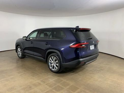 Used 2024 Toyota Grand Highlander AWD image 16