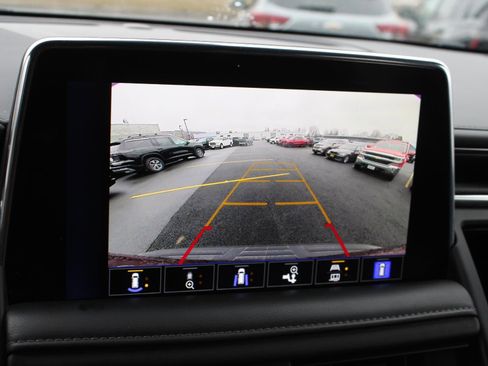 Used 2022 Chevrolet Tahoe Z71 w/ Luxury Package image 16