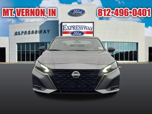 Used 2024 Nissan Altima 2.5 SV image 3