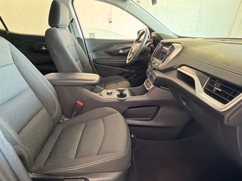 Used 2024 GMC Terrain SLE w/ Driver Convenience Package FWD image 25