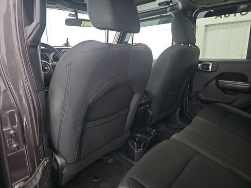 Used 2018 Jeep Wrangler Unlimited Sport S AWD/4WD image 32