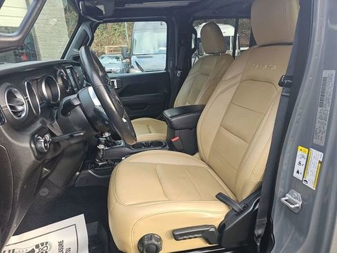 Used 2019 Jeep Wrangler Unlimited Sahara image 9