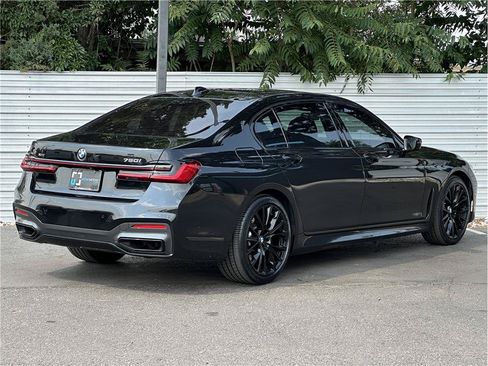 Used 2022 BMW 750Li xDrive AWD/4WD image 10