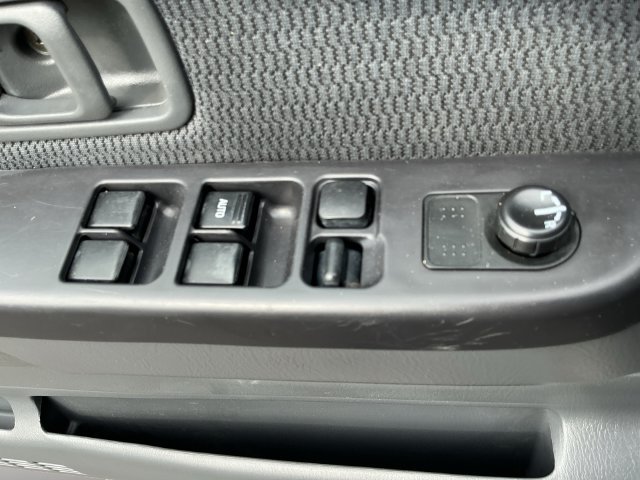 Used 2004 Nissan Frontier S/C AWD/4WD image 12