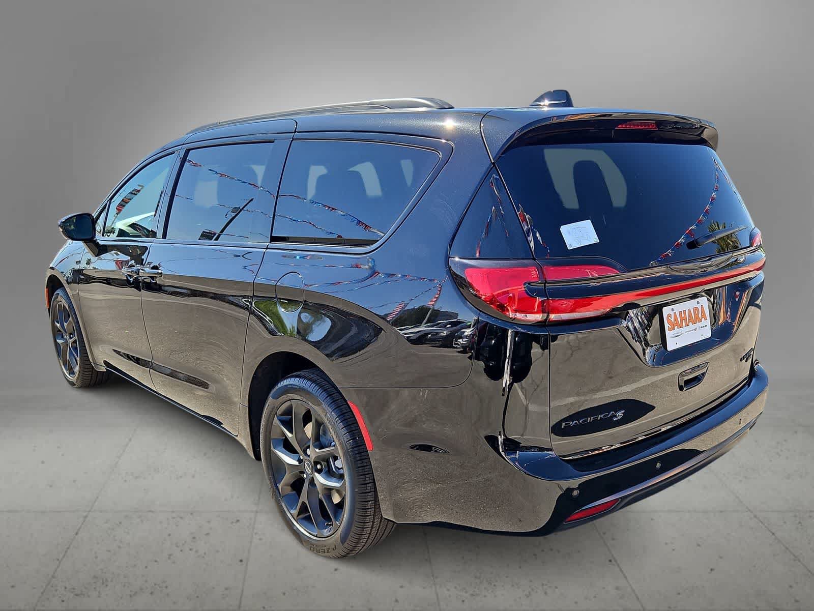 New 2026 Chrysler Pacifica Limited w/ S Appearance Package AWD/4WD image 6