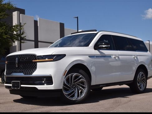 New 2025 Lincoln Navigator Reserve image 8