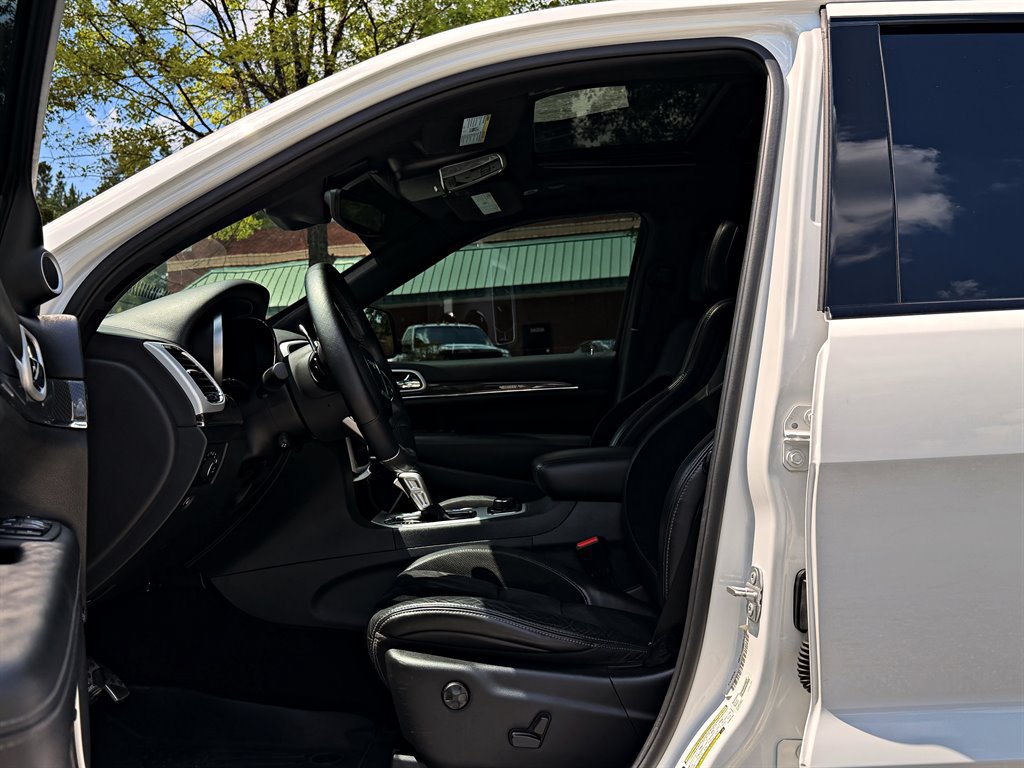 Used 2018 Jeep Grand Cherokee SRT w/ Trailer Tow Group IV AWD/4WD image 9