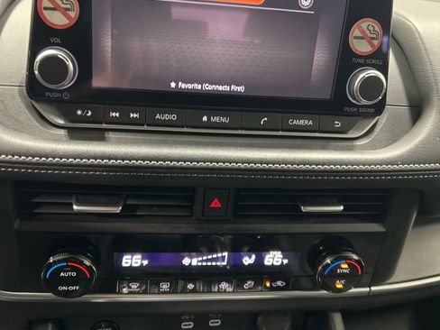 Used 2024 Nissan Rogue SV image 14