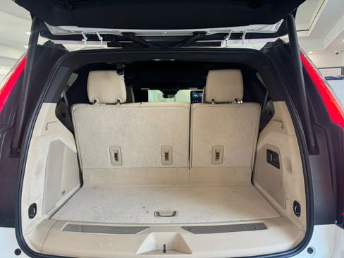 Used 2024 Cadillac Escalade Premium Luxury AWD/4WD image 7