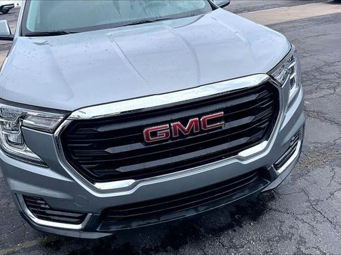 Used 2024 GMC Terrain SLE FWD image 3
