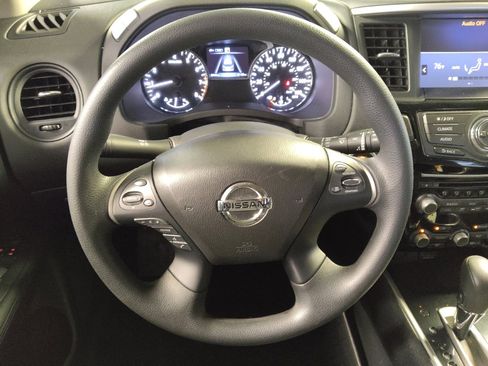 Used 2019 Nissan Pathfinder S AWD/4WD image 22