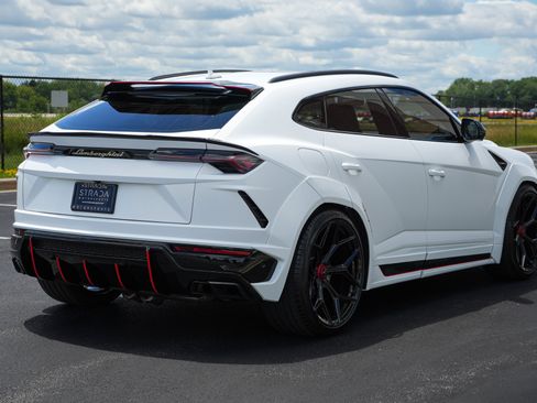 Used 2020 Lamborghini Urus AWD/4WD image 11