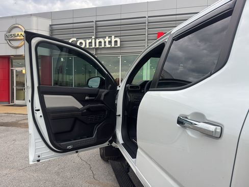 Used 2025 Toyota Tacoma Limited AWD/4WD image 18