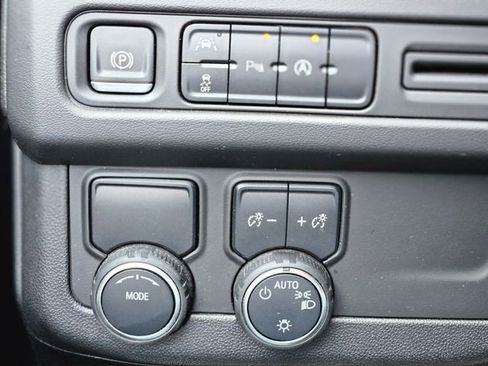 Used 2024 Chevrolet Suburban LT RWD image 20