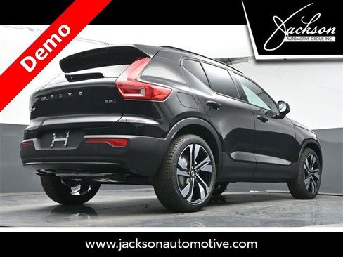 New 2025 Volvo XC40 B5 Ultra image 35