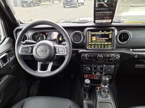 New 2023 Jeep Wrangler Unlimited Rubicon 4xe w/ Cold Weather Group AWD/4WD image 15
