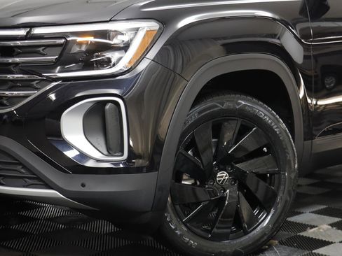 New 2026 Volkswagen Atlas SE w/ Panoramic Sunroof Package image 3