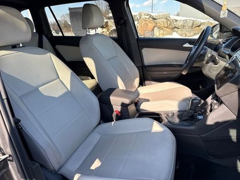 Used 2020 Volkswagen Tiguan SE R-Line image 10