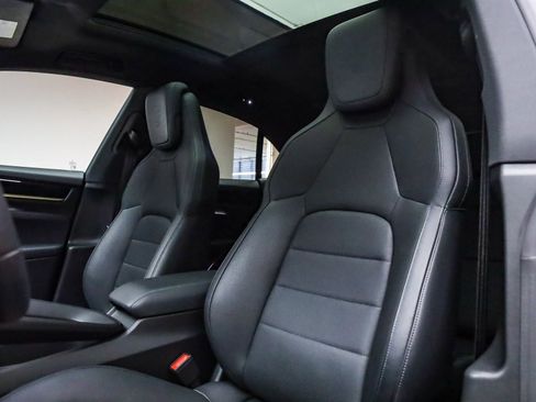 Used 2025 Porsche Macan Electric image 6