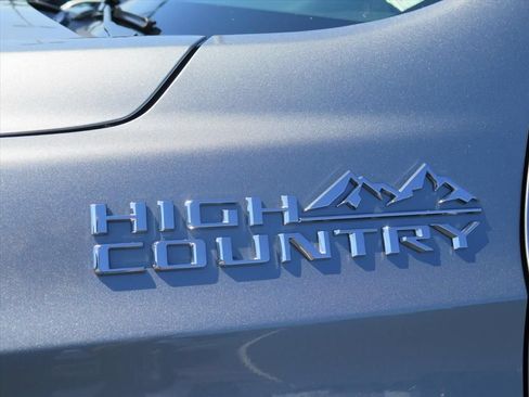 Used 2024 Chevrolet Tahoe High Country AWD/4WD image 10