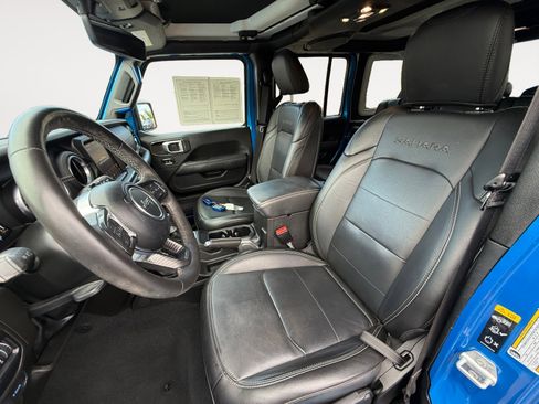 Used 2022 Jeep Wrangler Unlimited Sahara w/ Cold Weather Group image 10