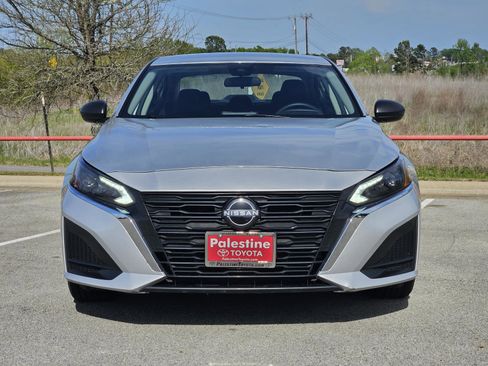 Used 2024 Nissan Altima 2.5 SV image 2