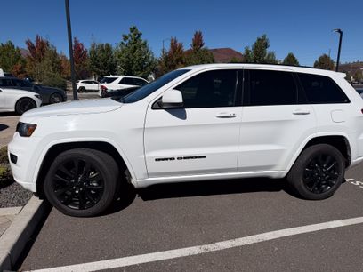 Used 2017 Jeep Grand Cherokee Altitude