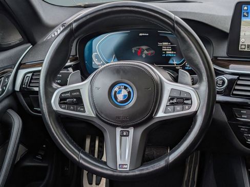 Certified 2023 BMW 530e xDrive w/ Premium Package image 17