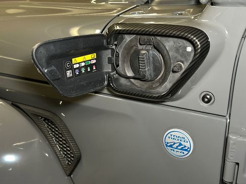 Used 2023 Jeep Wrangler Unlimited Sahara w/ Cold Weather Group image 15