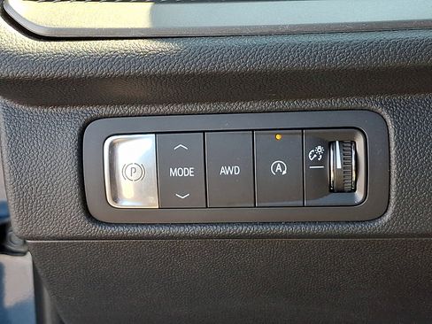Used 2025 Chevrolet Traverse LT w/ Driver Confidence Package AWD/4WD image 25