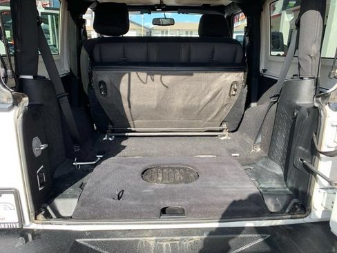 Used 2015 Jeep Wrangler Sahara w/ Connectivity Group AWD/4WD image 18