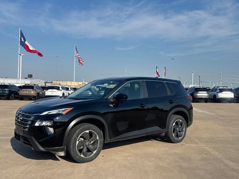 Certified 2025 Nissan Rogue SV FWD image 11