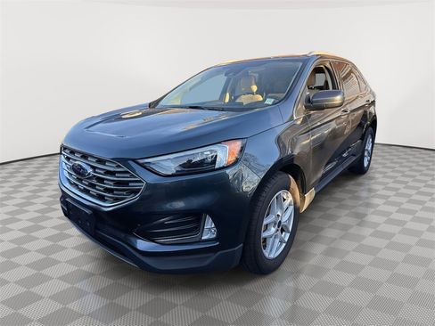 Used 2022 Ford Edge SEL w/ Convenience Package image 4