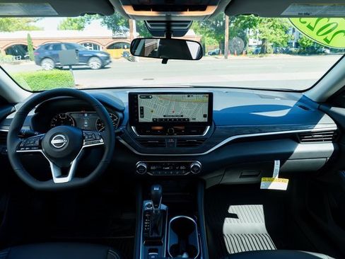 New 2025 Nissan Altima 2.5 SL image 8