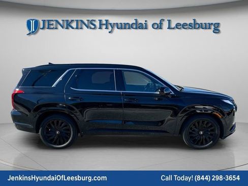 Used 2024 Hyundai Palisade Calligraphy image 3