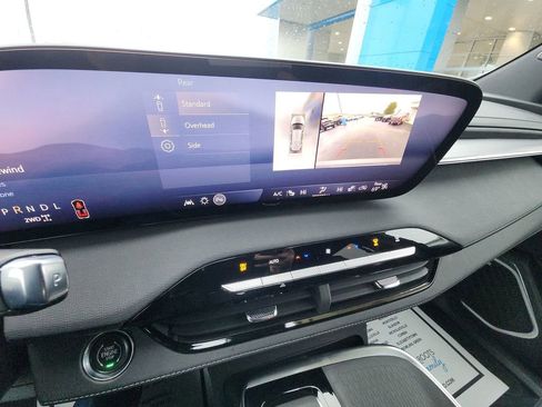 Used 2025 Buick Enclave Preferred image 17