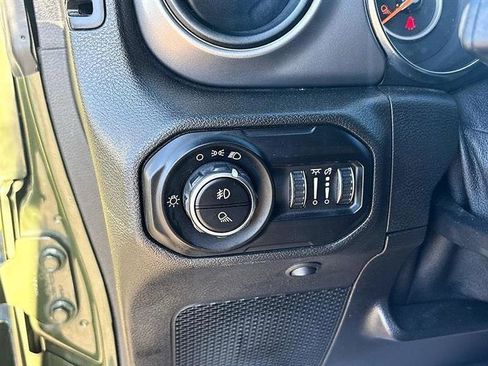 Used 2021 Jeep Gladiator Sport image 25