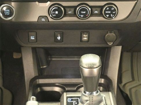 Used 2016 Toyota Tacoma TRD Sport image 23