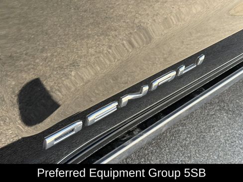 Used 2022 GMC Sierra 1500 Denali Ultimate AWD/4WD image 4