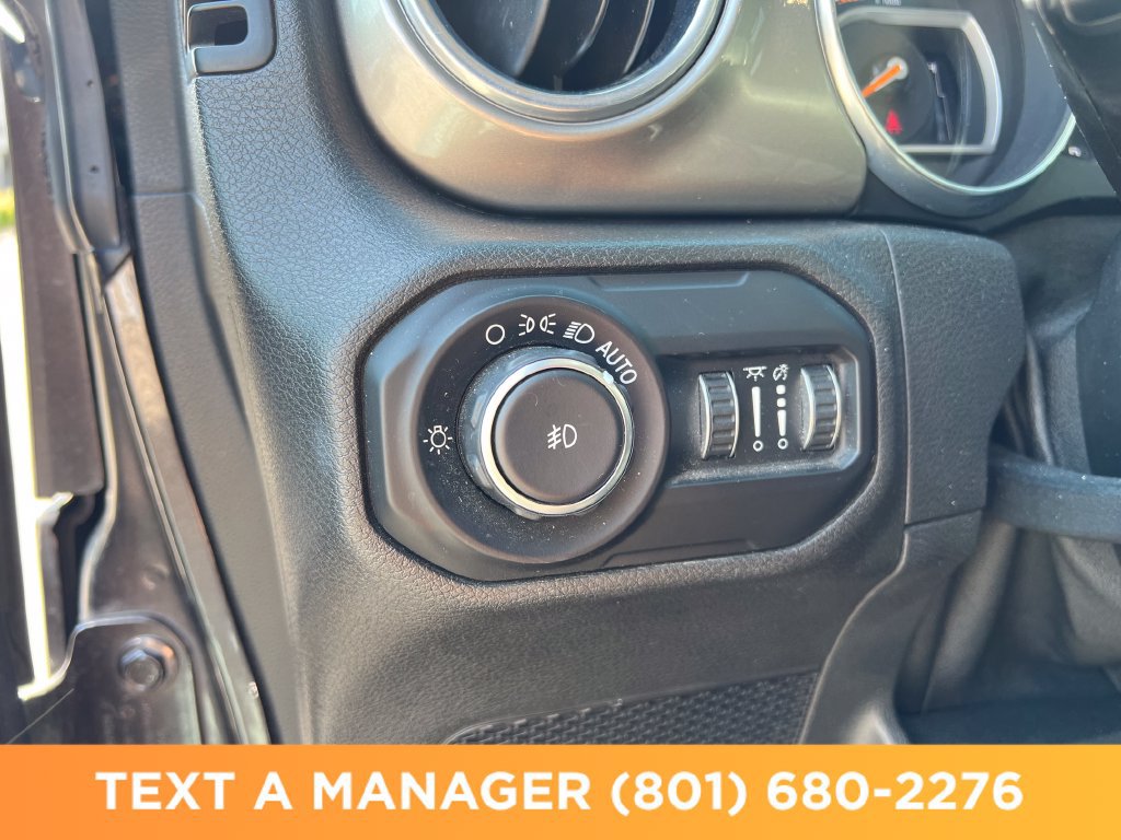 Used 2019 Jeep Wrangler Unlimited Sahara AWD/4WD image 30