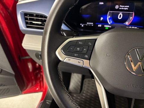 Used 2024 Volkswagen Taos SE w/ Panoramic Sunroof Package image 23