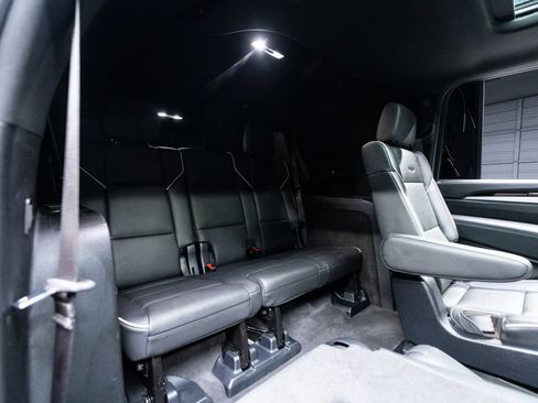Used 2025 Cadillac Escalade ESV Premium Luxury RWD image 41