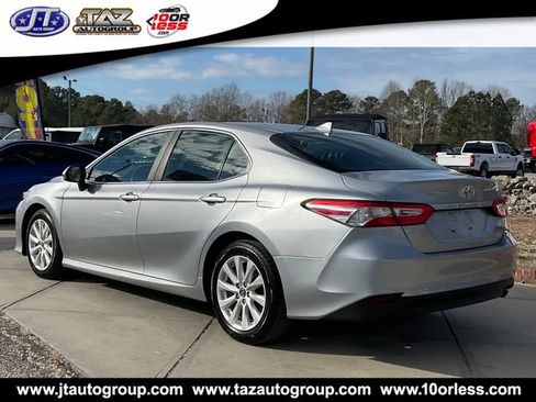 Used 2019 Toyota Camry LE FWD image 5