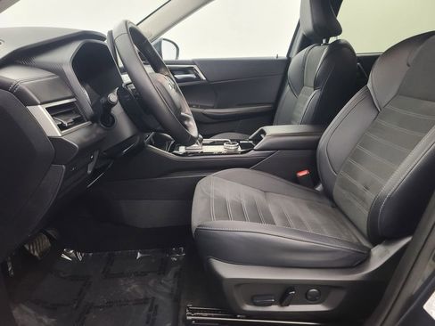 Used 2025 Mitsubishi Outlander SE image 28