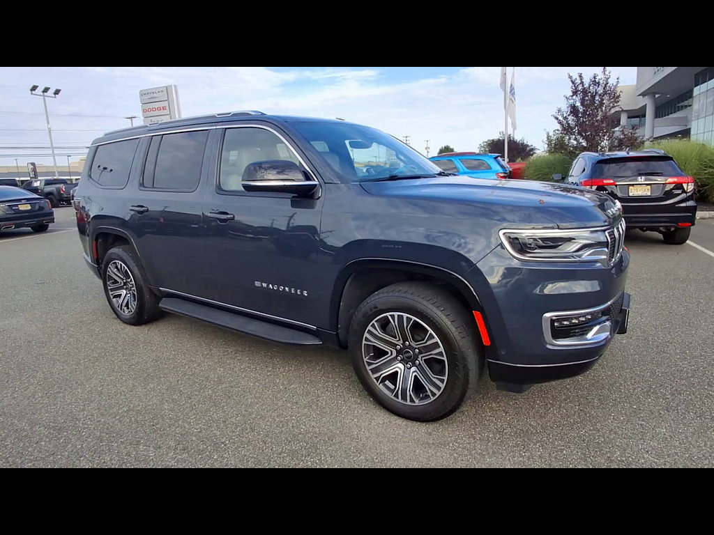 Used 2025 Jeep Wagoneer 4WD image 2