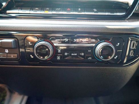 Used 2025 Chevrolet Silverado 1500 LT w/ Z71 Off-Road Package AWD/4WD image 28