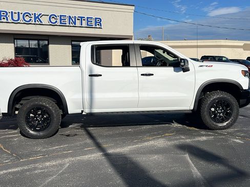 Used 2024 Chevrolet Silverado 1500 ZR2 w/ Technology Package image 8
