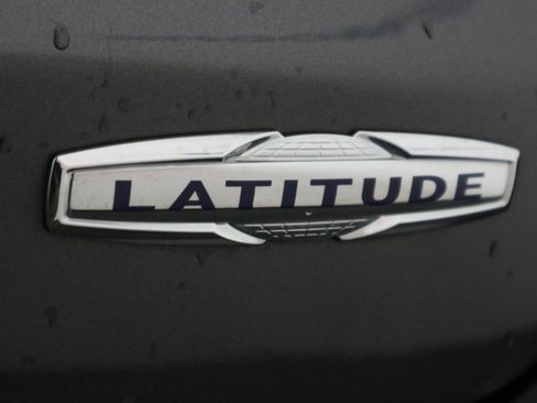 Used 2021 Jeep Compass Latitude FWD image 34