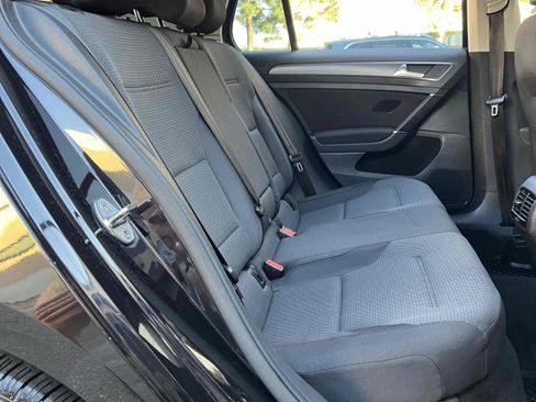 Used 2018 Volkswagen e-Golf SE w/ DC Fast Charging Package image 40