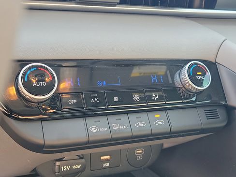 Used 2025 Hyundai Elantra Sport image 26